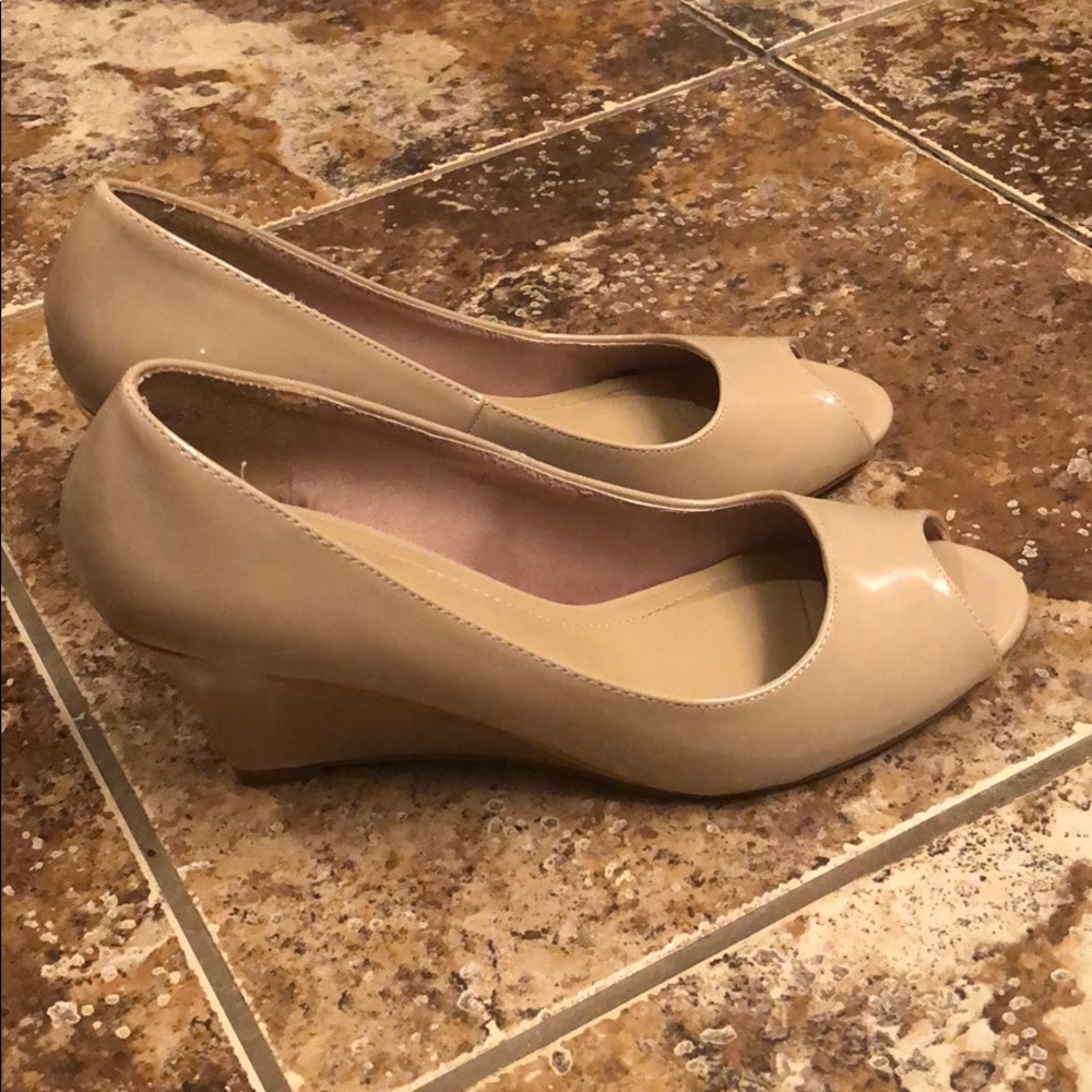 Dream Pairs tan wedges